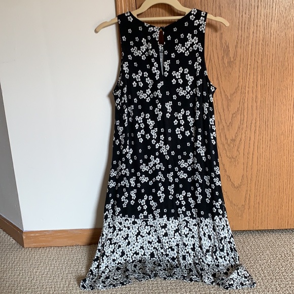 Flowy Loft dress! - Picture 3 of 3